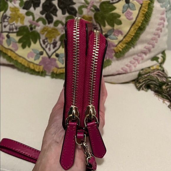 NWOT Kate Spade Staci Large Carryall Wristlet (Retail $239) - Picture 13 of 13